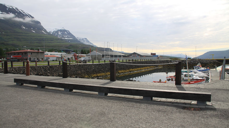Smábátahöfnin á Reyaðrfiðir, bryggjutimbur notað við frágang