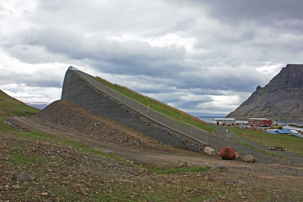 Snjóflóðavarnir undir Traðarhyrnu